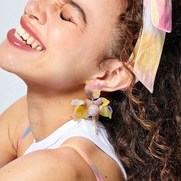 Brand New. $198 Lele Sadoughi Apricot Ombre Crystal Lily Earrings - Picture 2 of 10